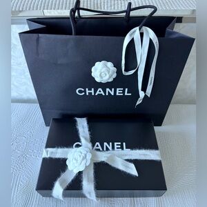 CHANEL medium clutch/bag BOX , Chanel Shopping bag, two ribbons, 2 Camelia  🌼 .
